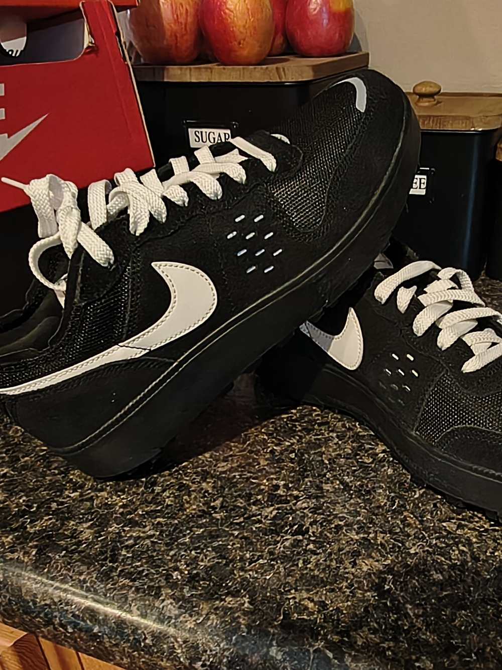 Nike  City Men's Black and White Low-Top Sneakers